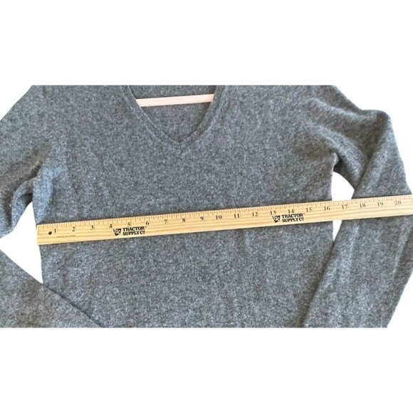 Cashmere by Charter Club 100% Cashmere Sweater Size M Gray V-Neck 2-Ply Cozy‎ - Picture 5 of 6